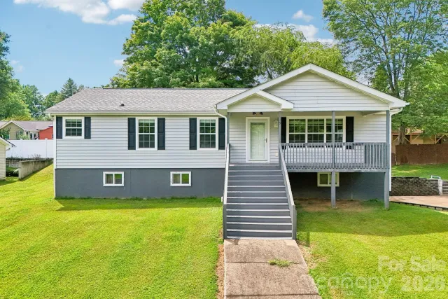 119 E Meadow Lane, Horse Shoe, NC, 28742