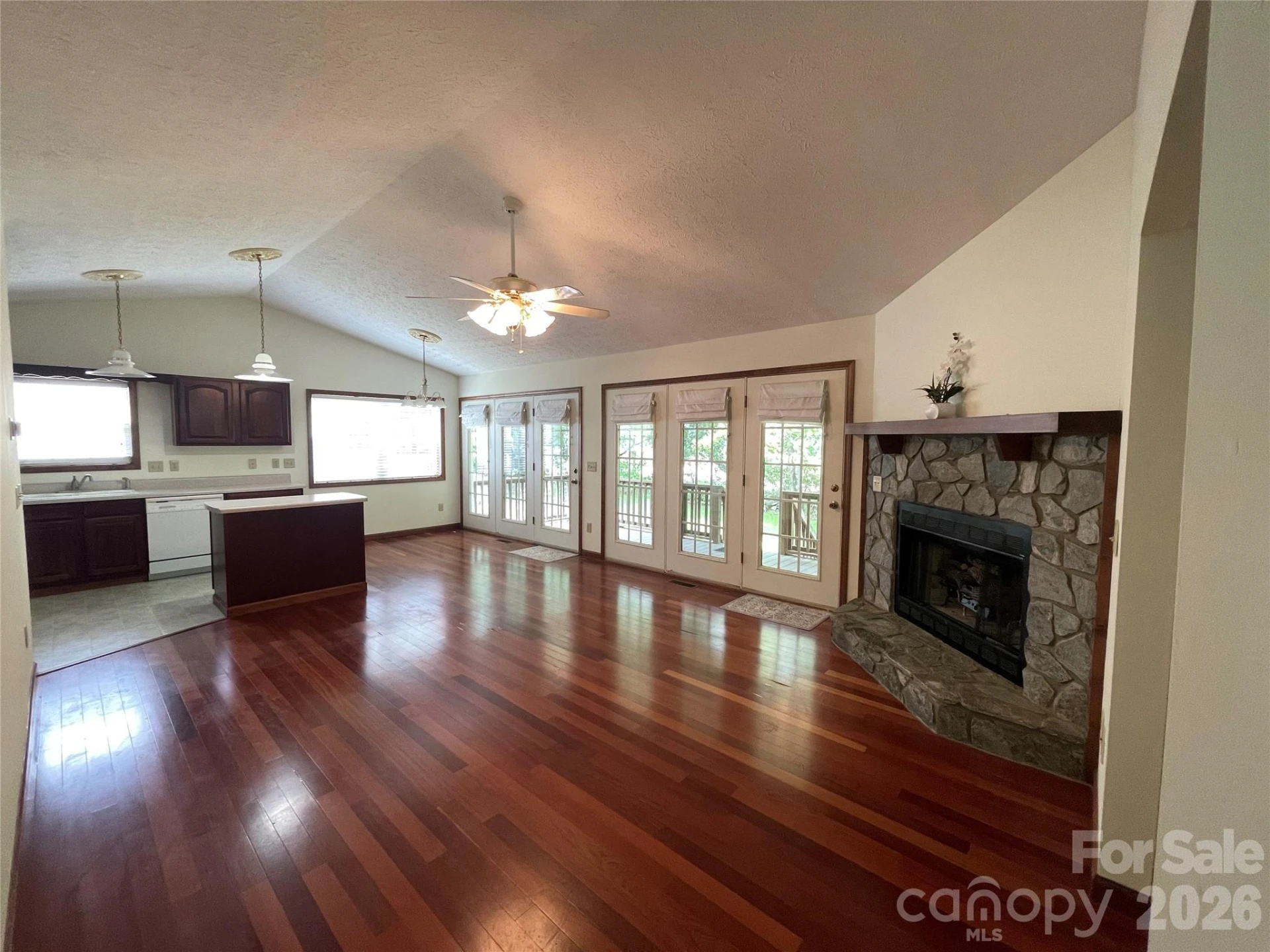 118 Whitewater Drive - Photo 3