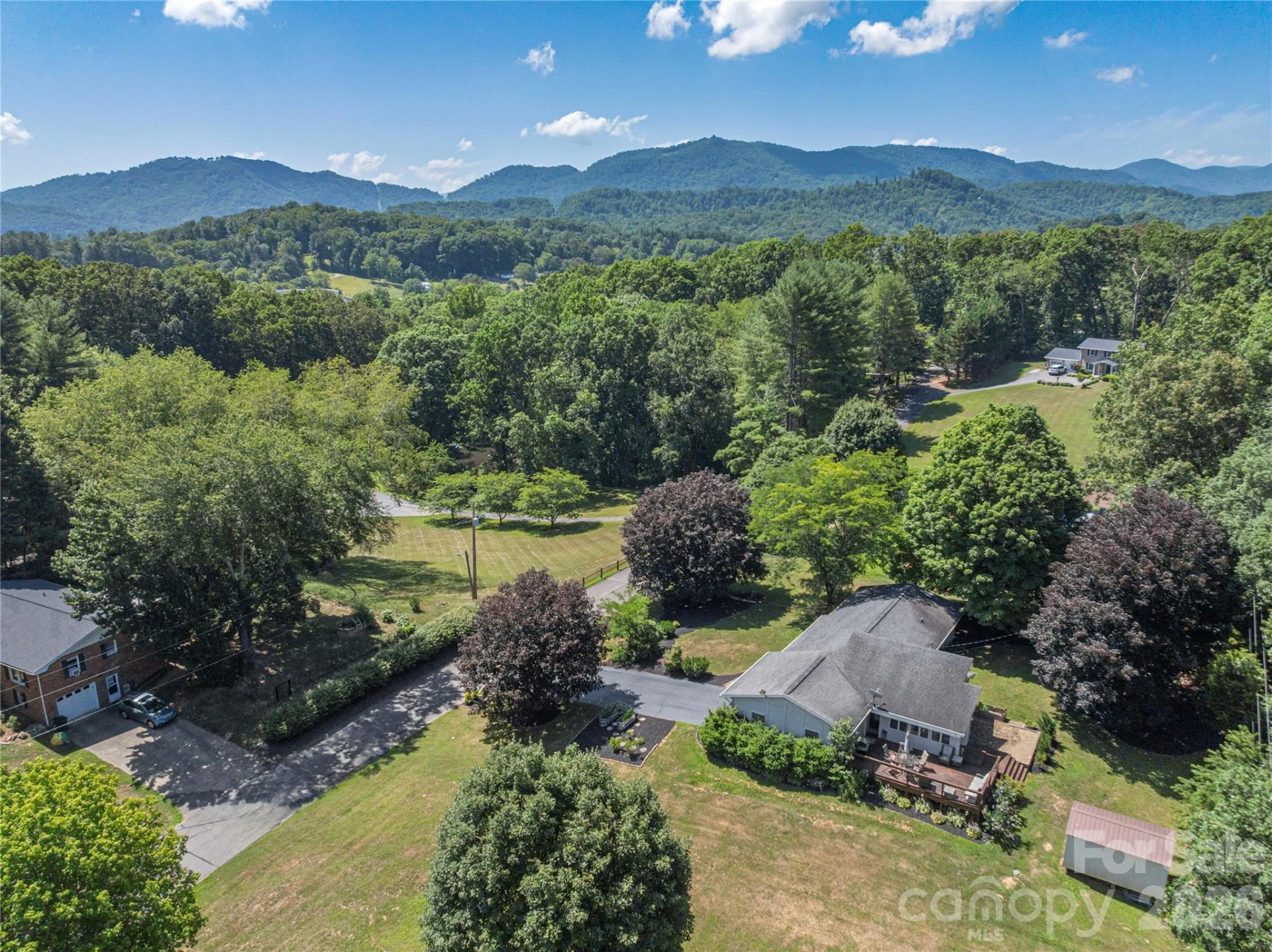 258 Camelot Drive - Photo 2