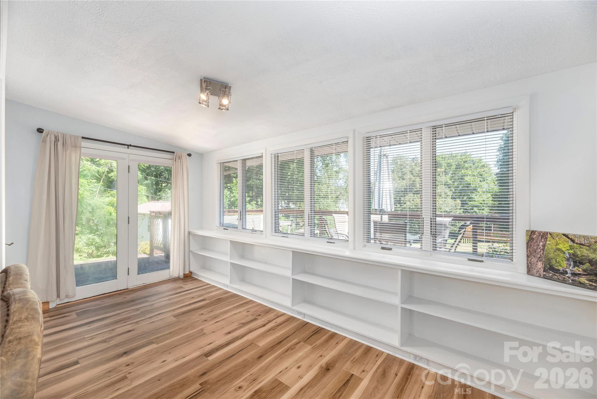 258 Camelot Drive - Photo 5