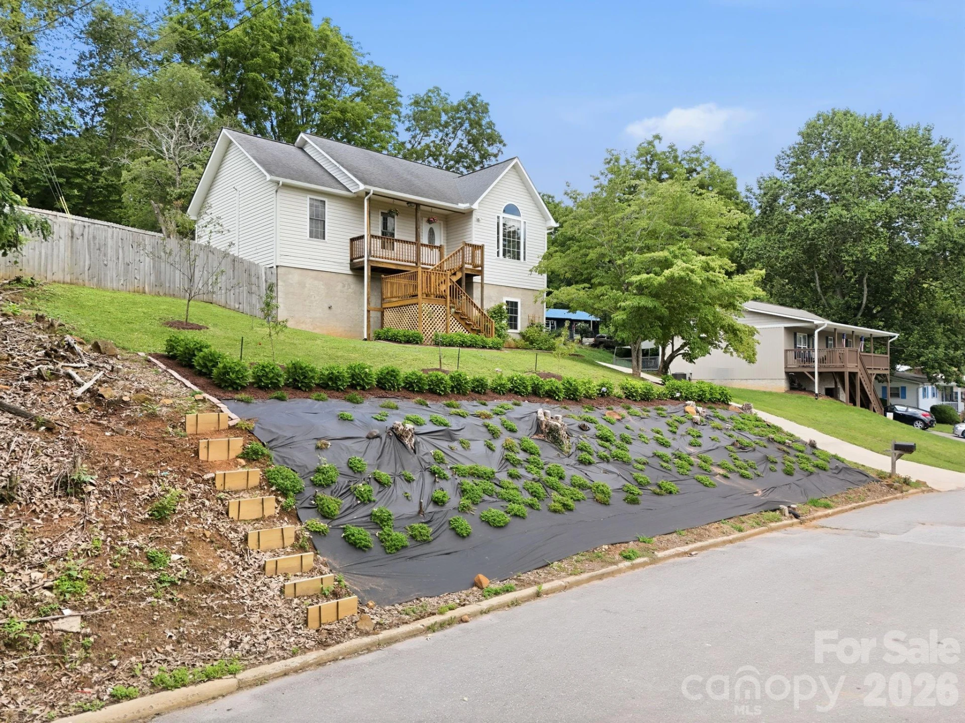 320 Meadowbrook Drive - Photo 2