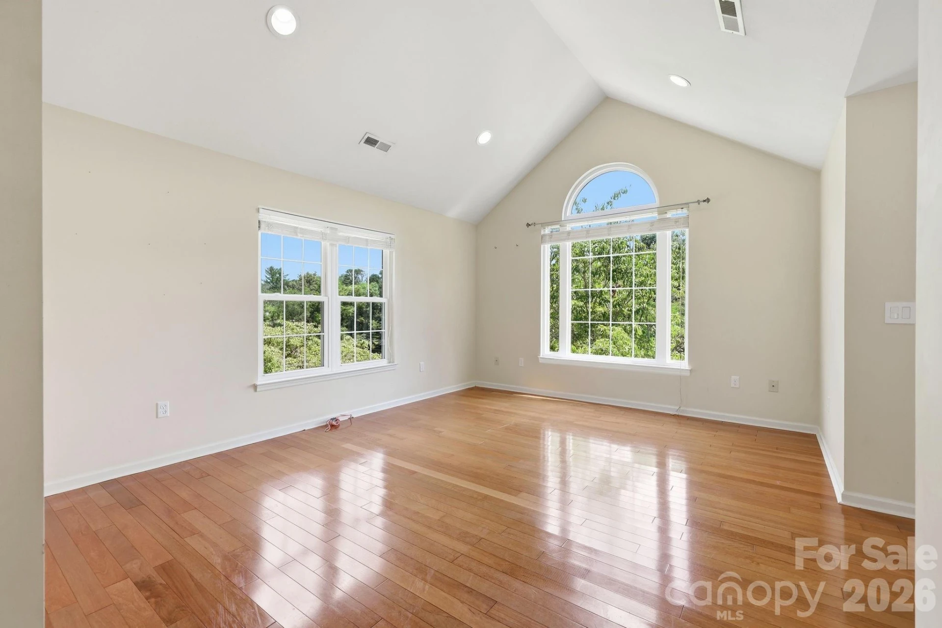 320 Meadowbrook Drive - Photo 4
