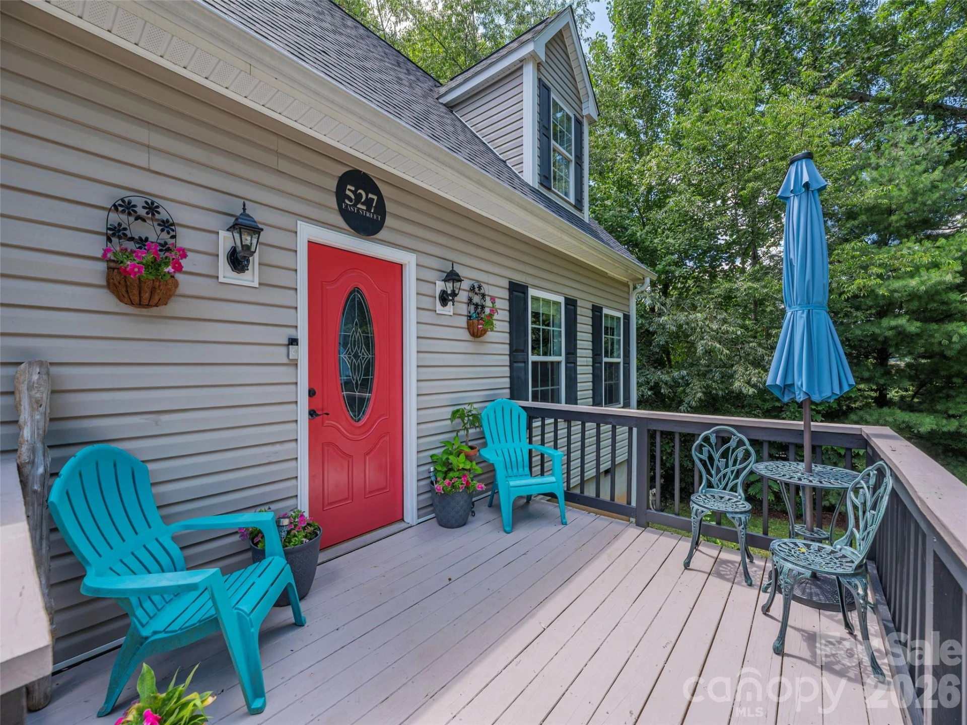527 East Street - Photo 3