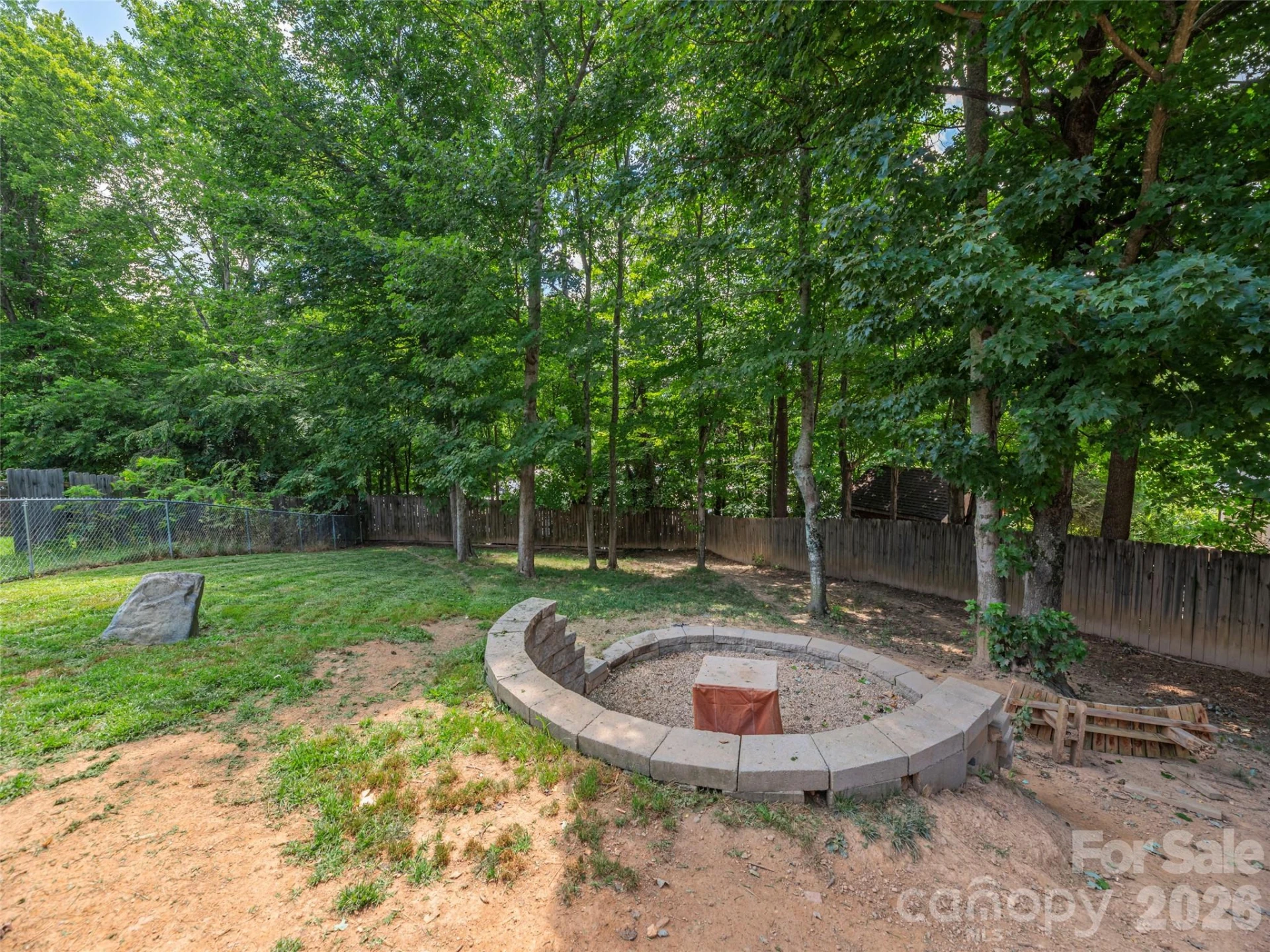 527 East Street - Photo 29