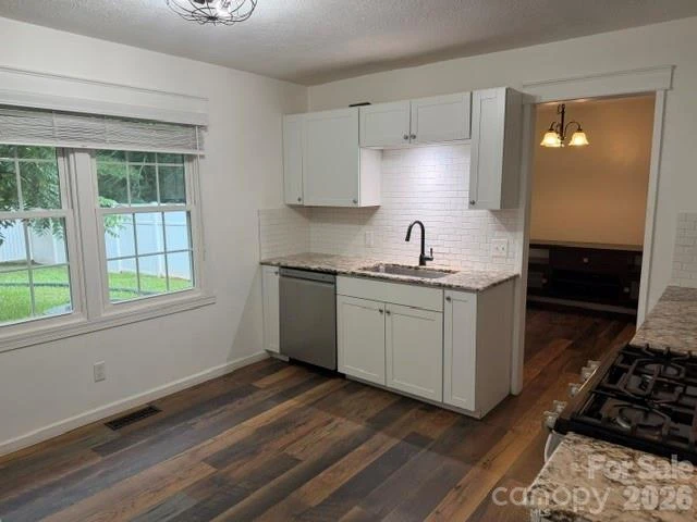 1376 Glenheath Drive - Photo 2