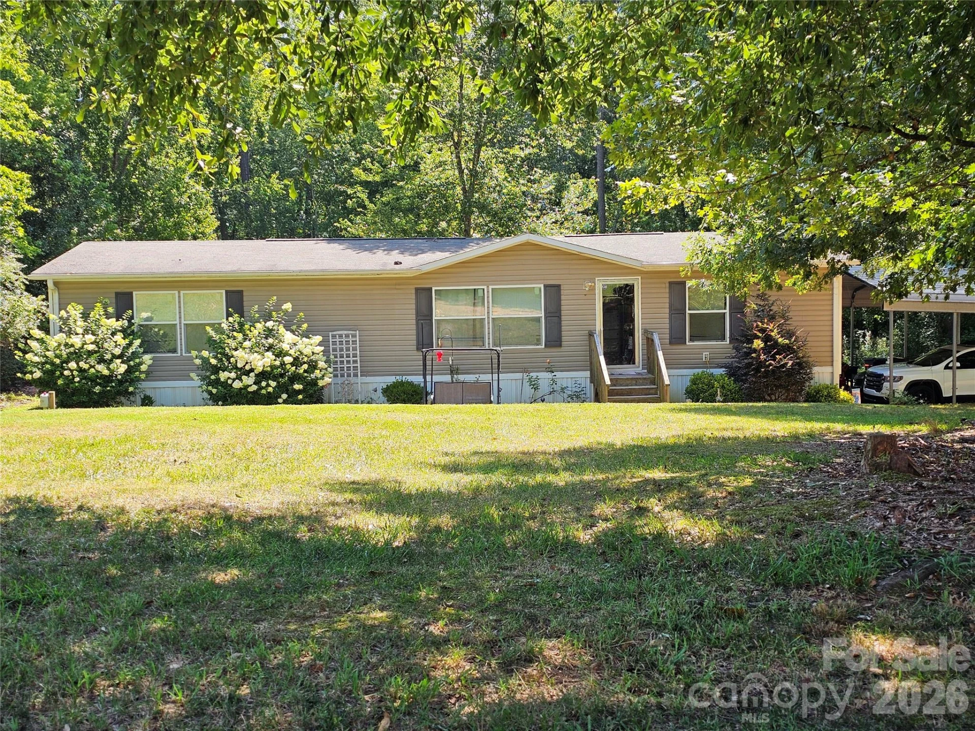 195 Hollywood Street - Photo 2