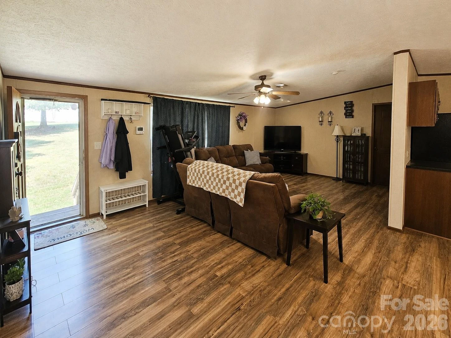 195 Hollywood Street - Photo 3