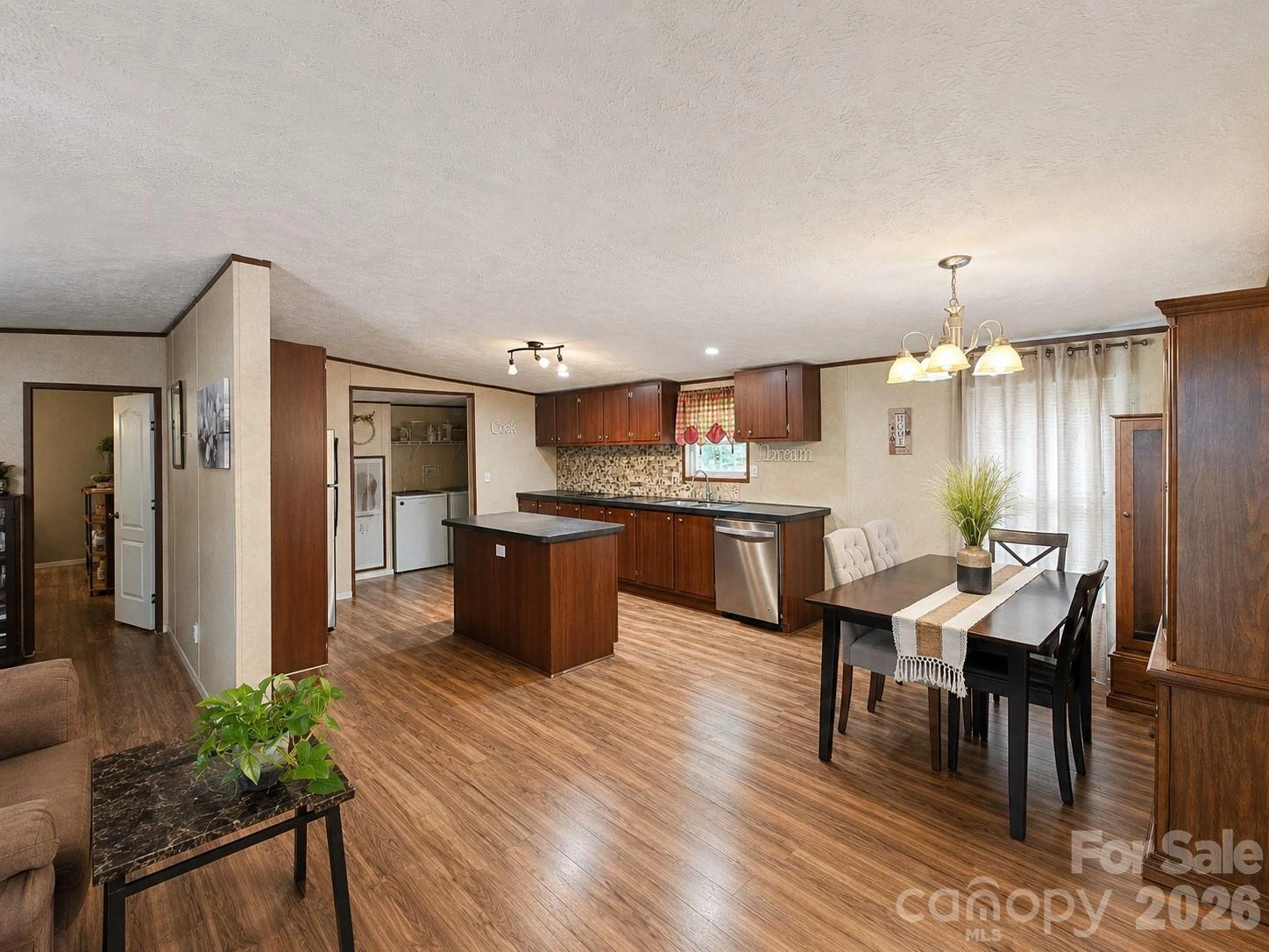 195 Hollywood Street - Photo 5