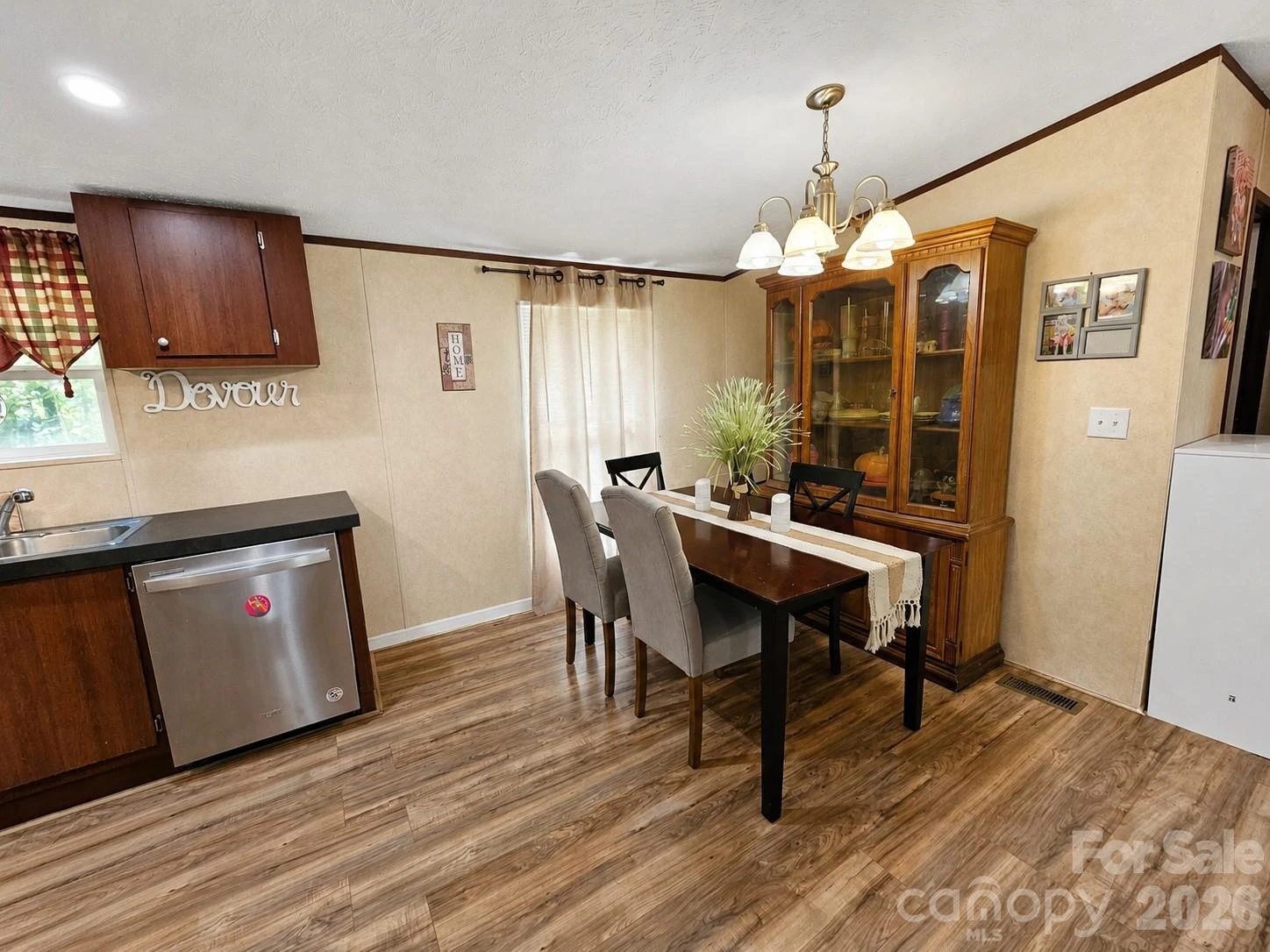 195 Hollywood Street - Photo 8