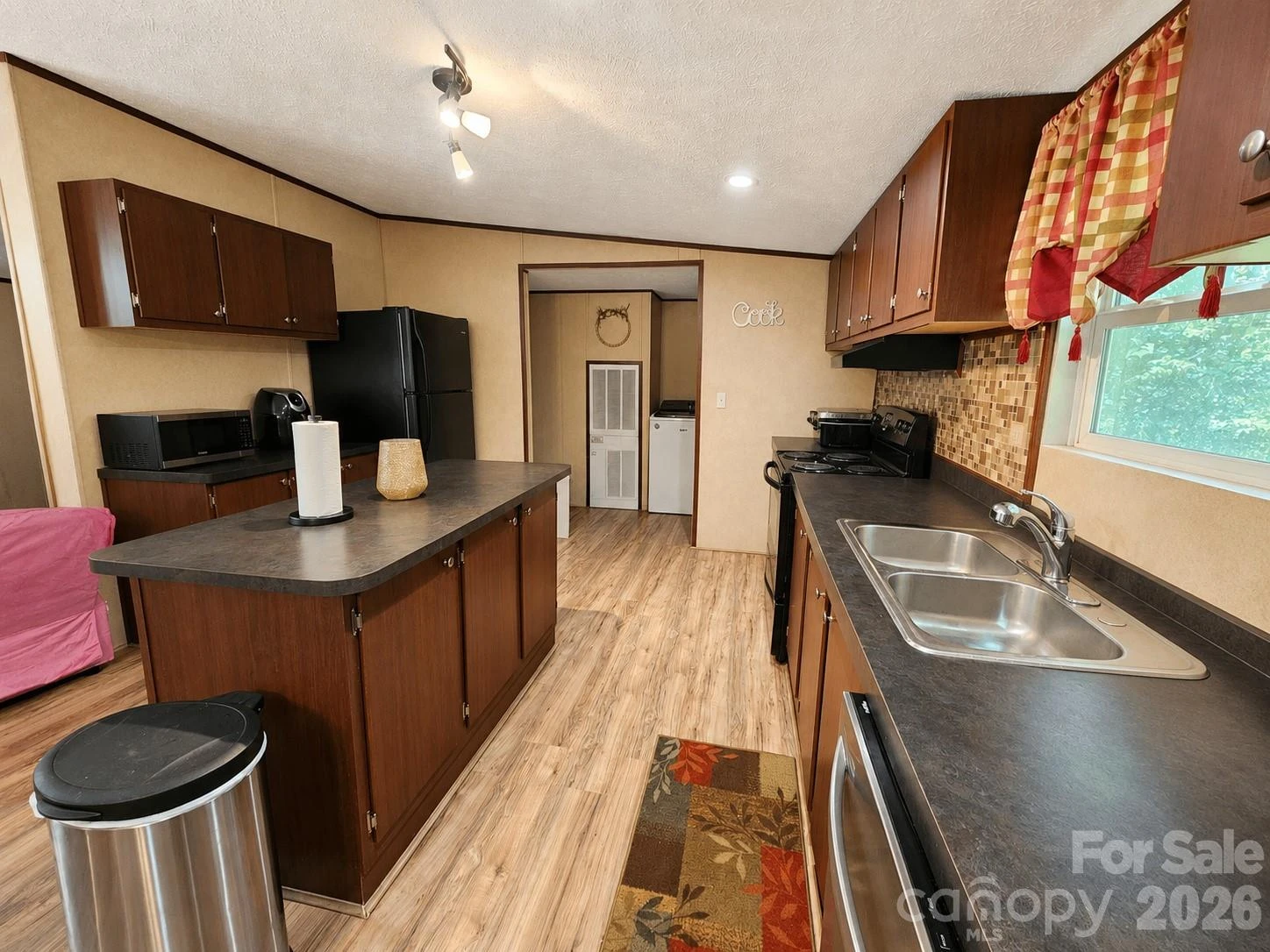 195 Hollywood Street - Photo 9