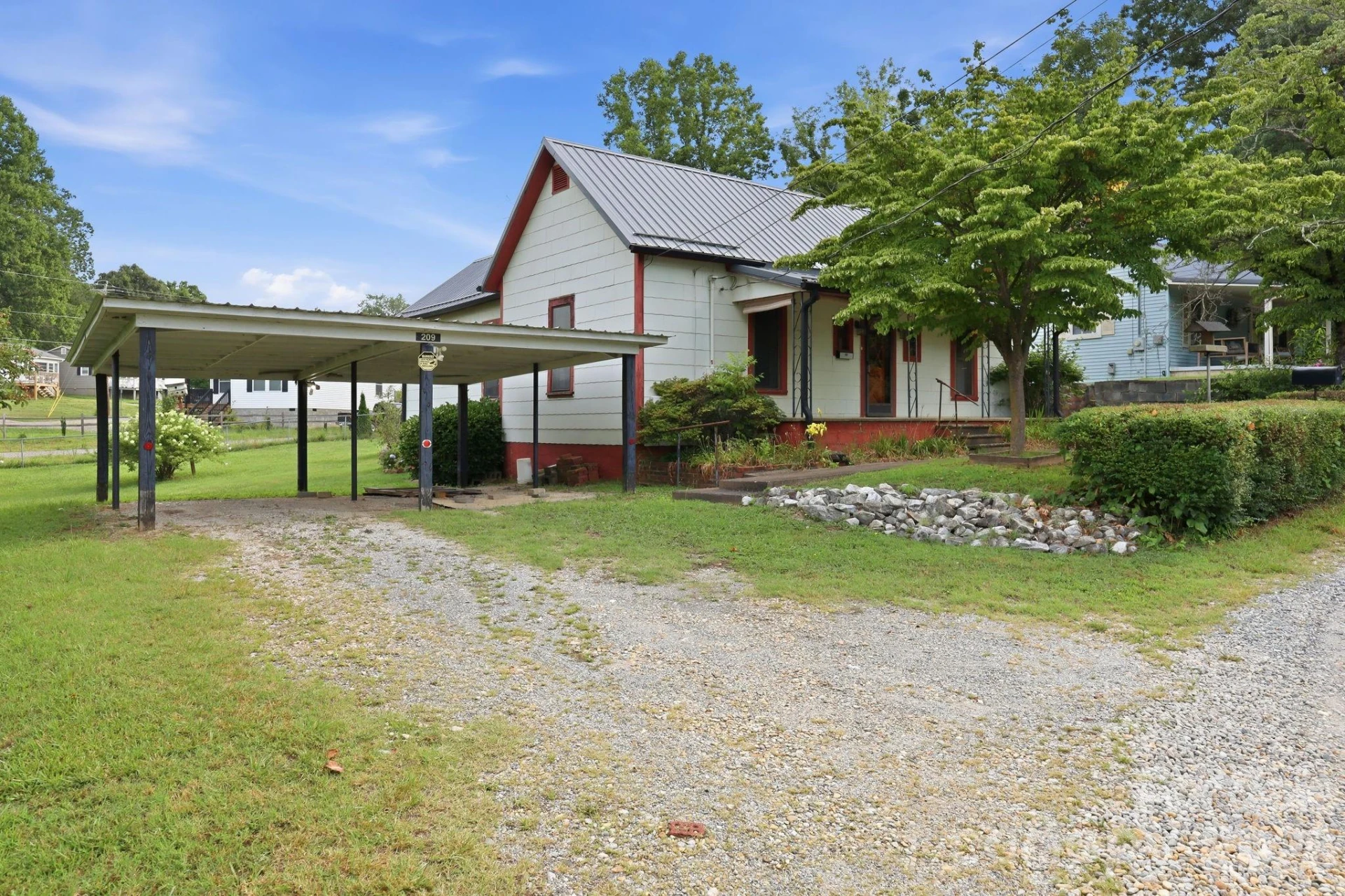 209 Virginia Avenue - Photo 2