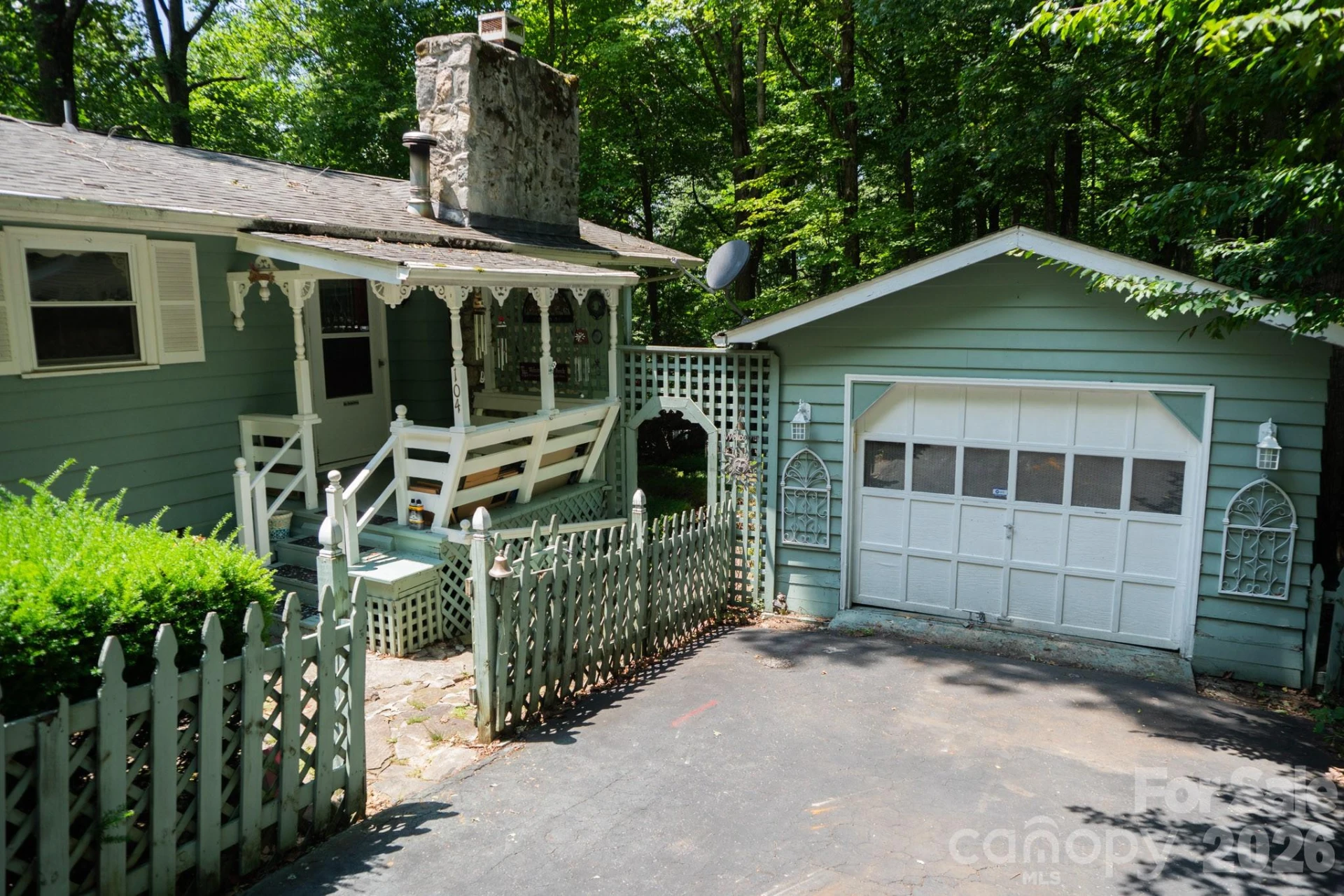 104 Ash Drive - Photo 2