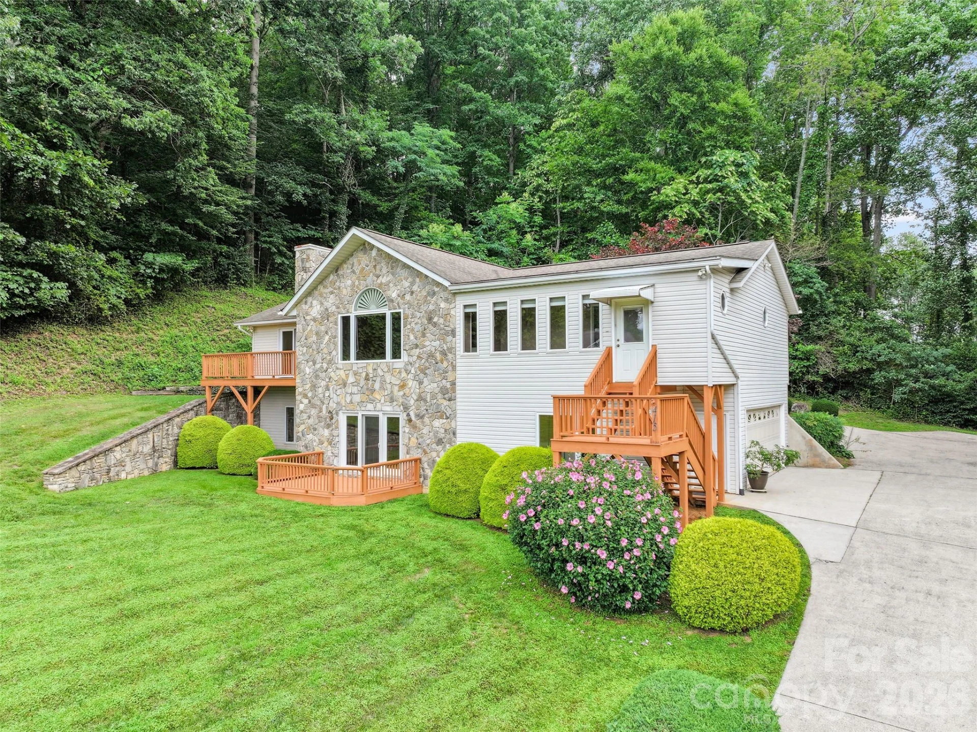 415 Knollwood Drive