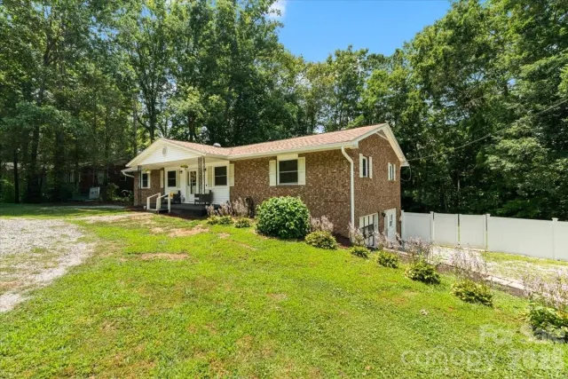 216 Dundeve Circle, Hendersonville, NC, 28792