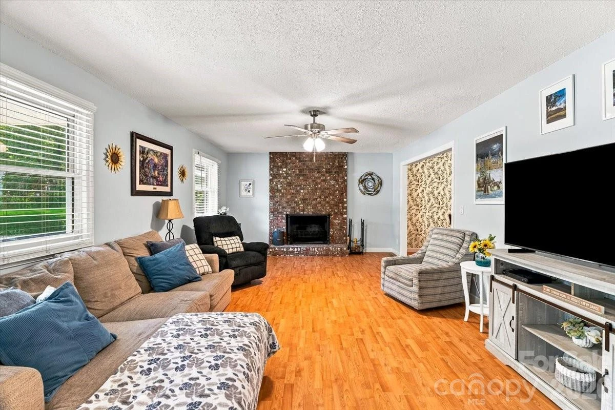216 Dundeve Circle - Photo 3