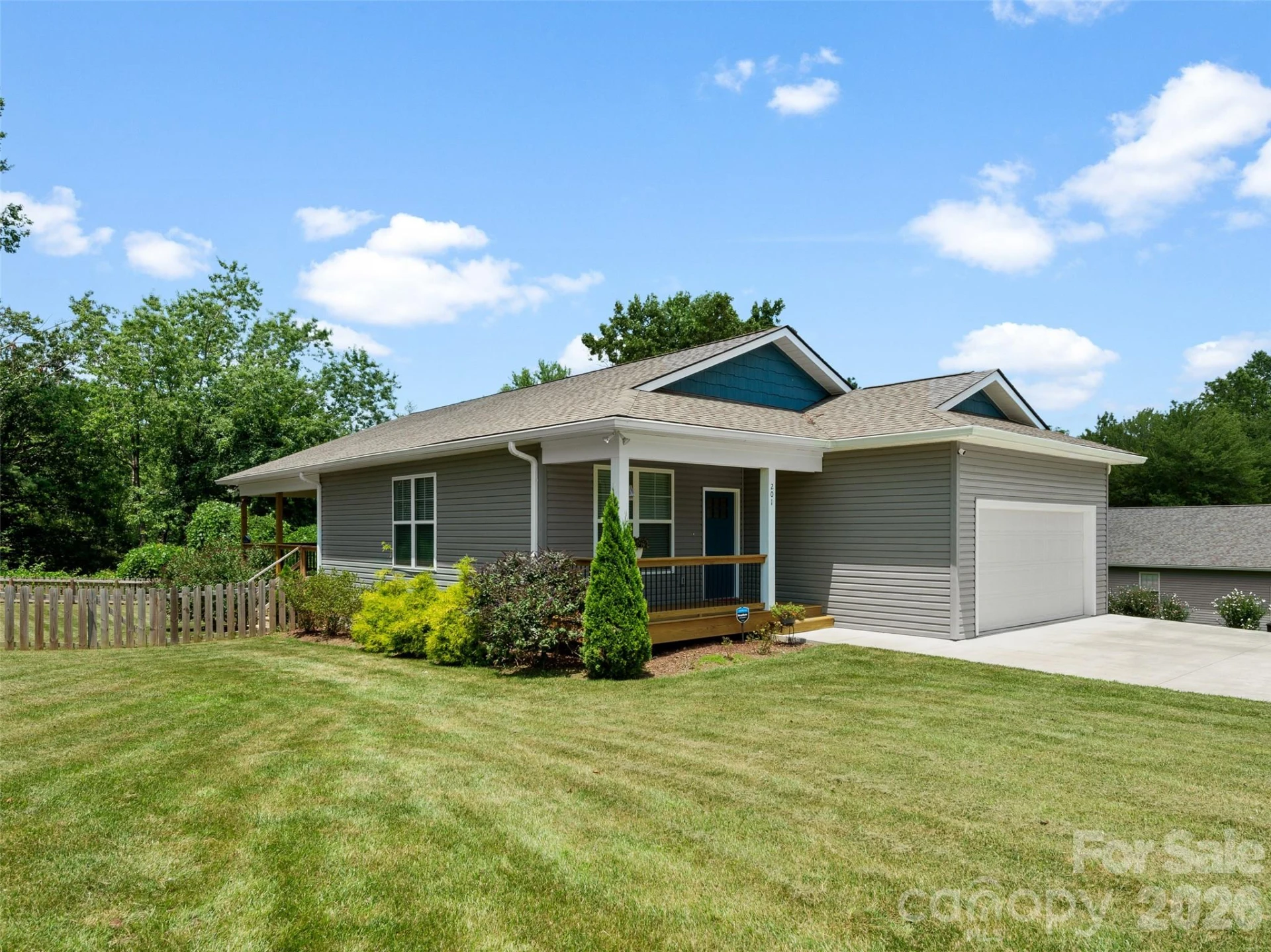 201 N Mapleton Drive - Photo 3