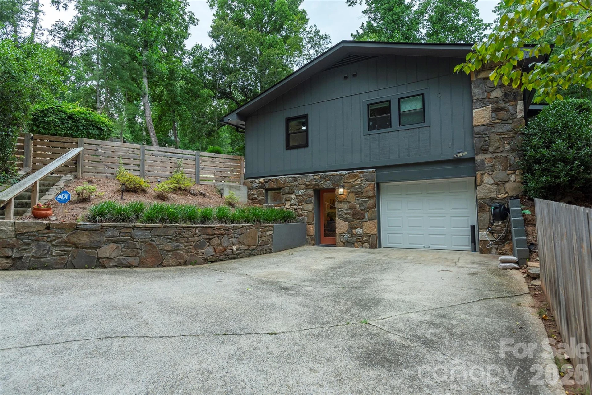 53 Vanderbilt Terrace - Photo 2