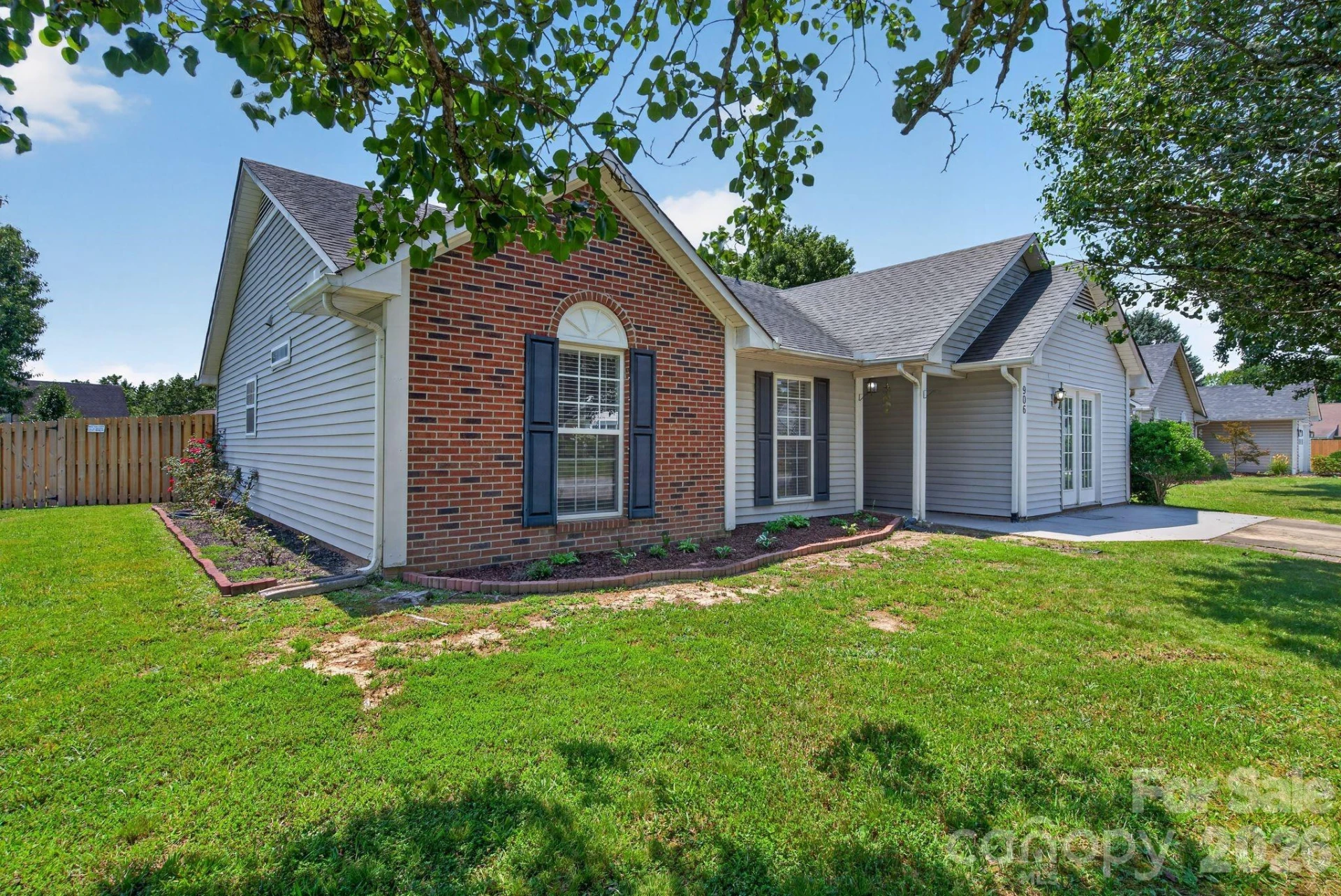 906 Woodhill Drive - Photo 3