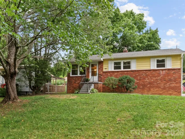 230 School Road E, Asheville, NC, 28803
