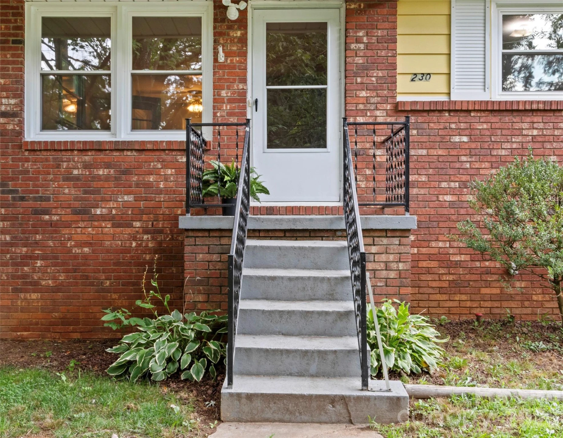 230 School Road E - Photo 2