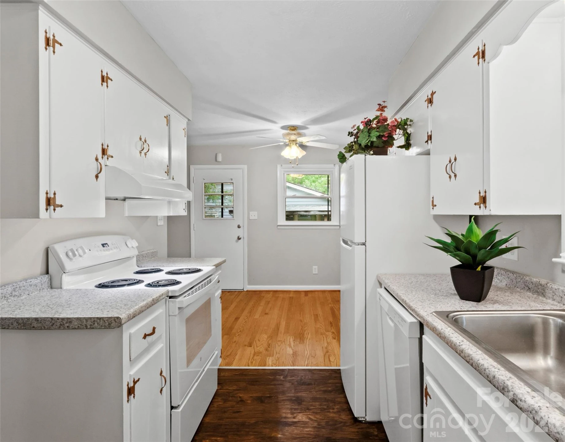 230 School Road E - Photo 12