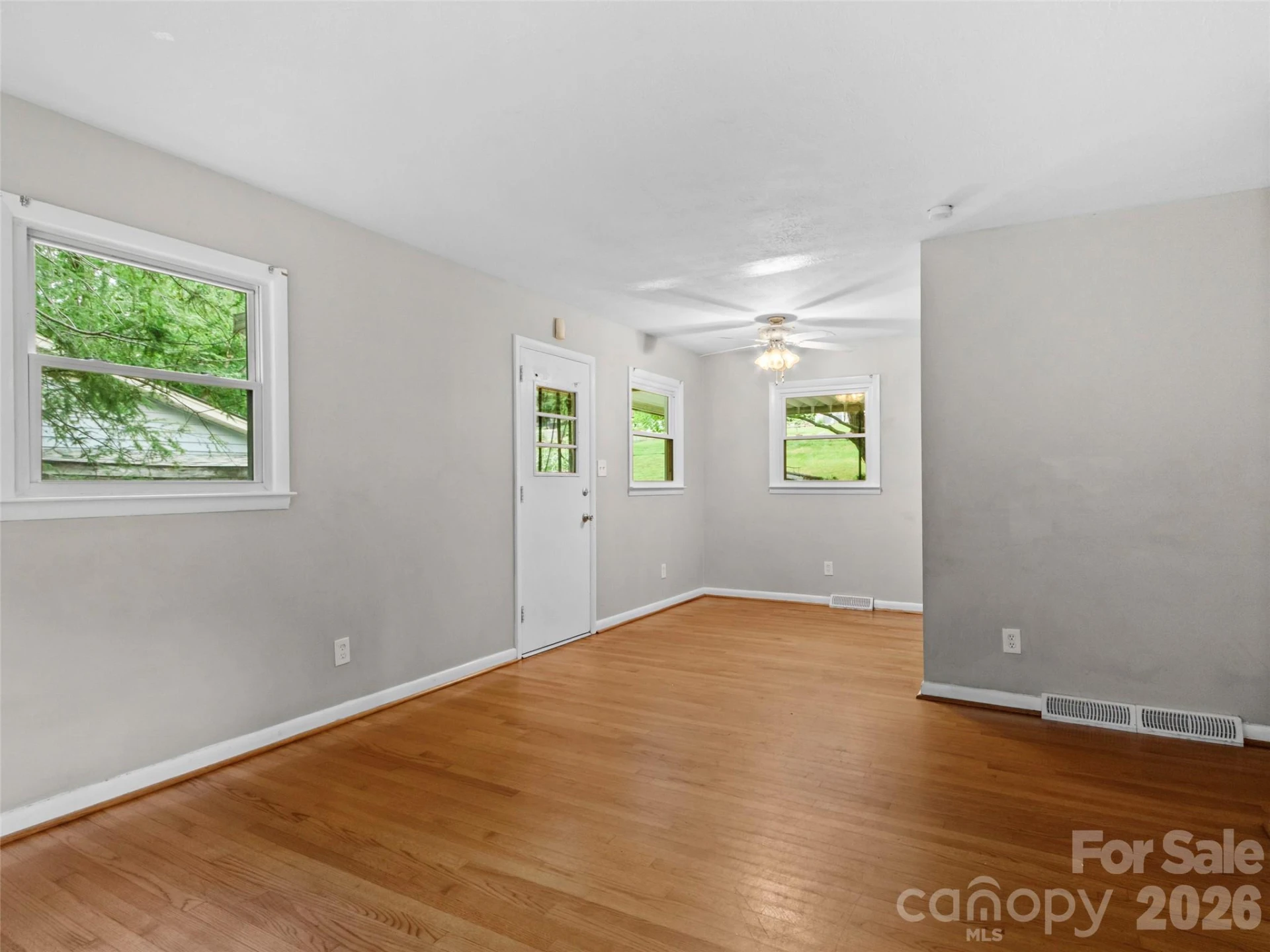 230 School Road E - Photo 3
