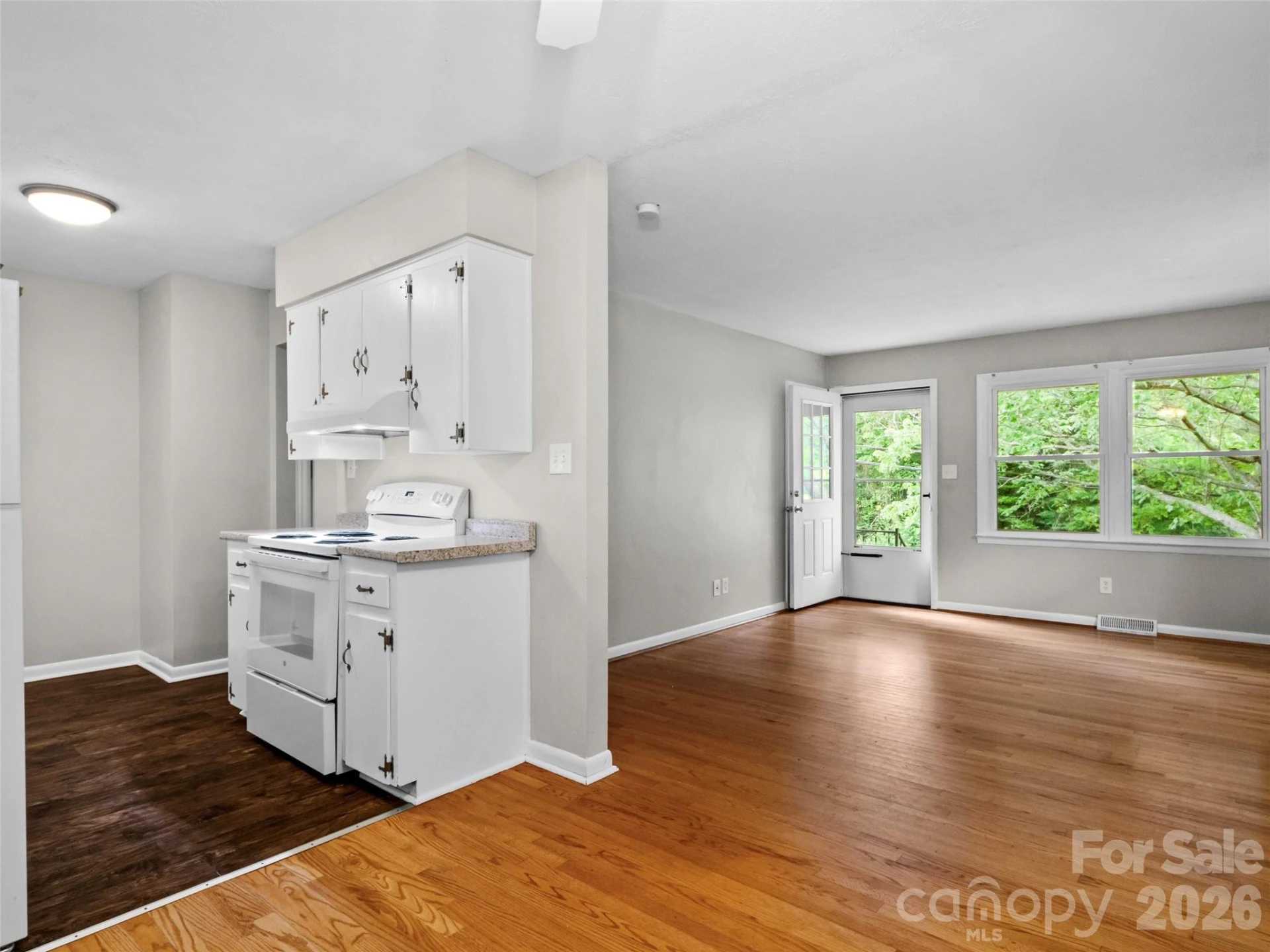 230 School Road E - Photo 8