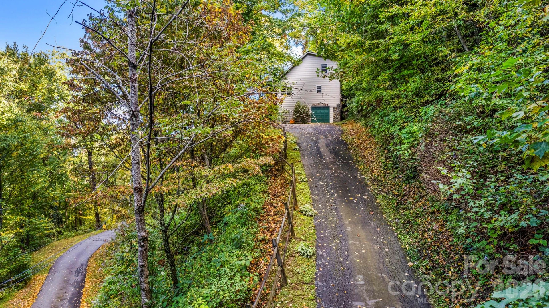 160 Bridle Drive - Photo 2