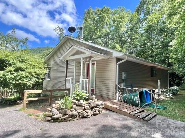 105 Chestnut Hill Road, Black Mountain, NC, 28711