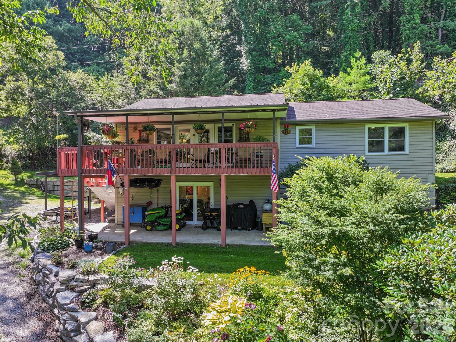 462 Farley Street - Photo 2