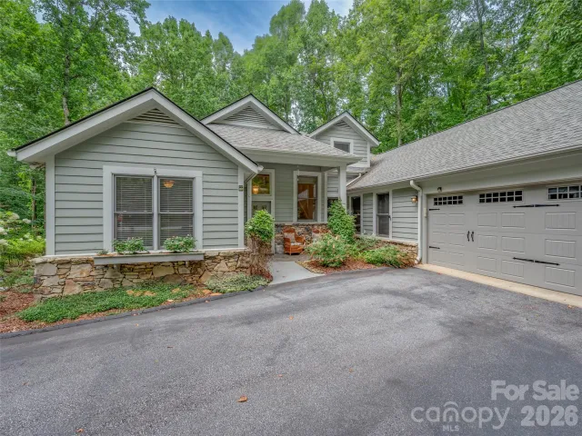 104 Little Cherokee Ridge, Hendersonville, NC, 28739