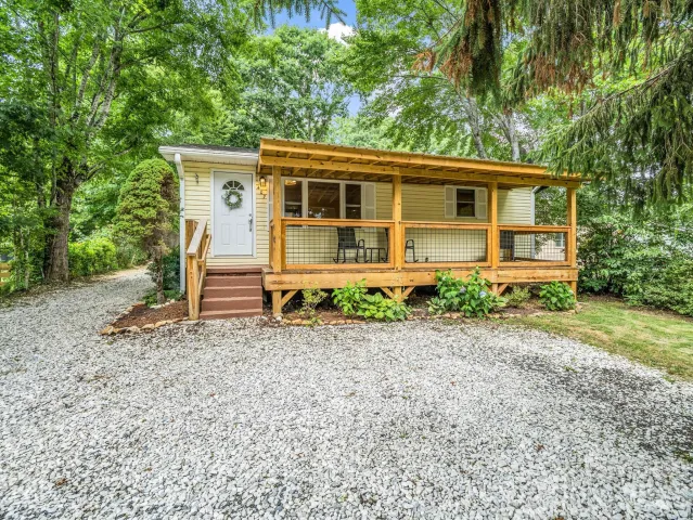 407 Hiawassee Avenue, Black Mountain, NC, 28711