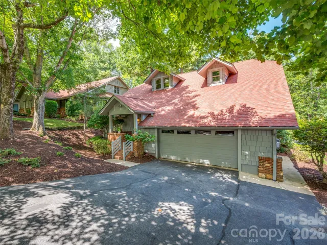 16 LaCoste Drive, Hendersonville, NC, 28739