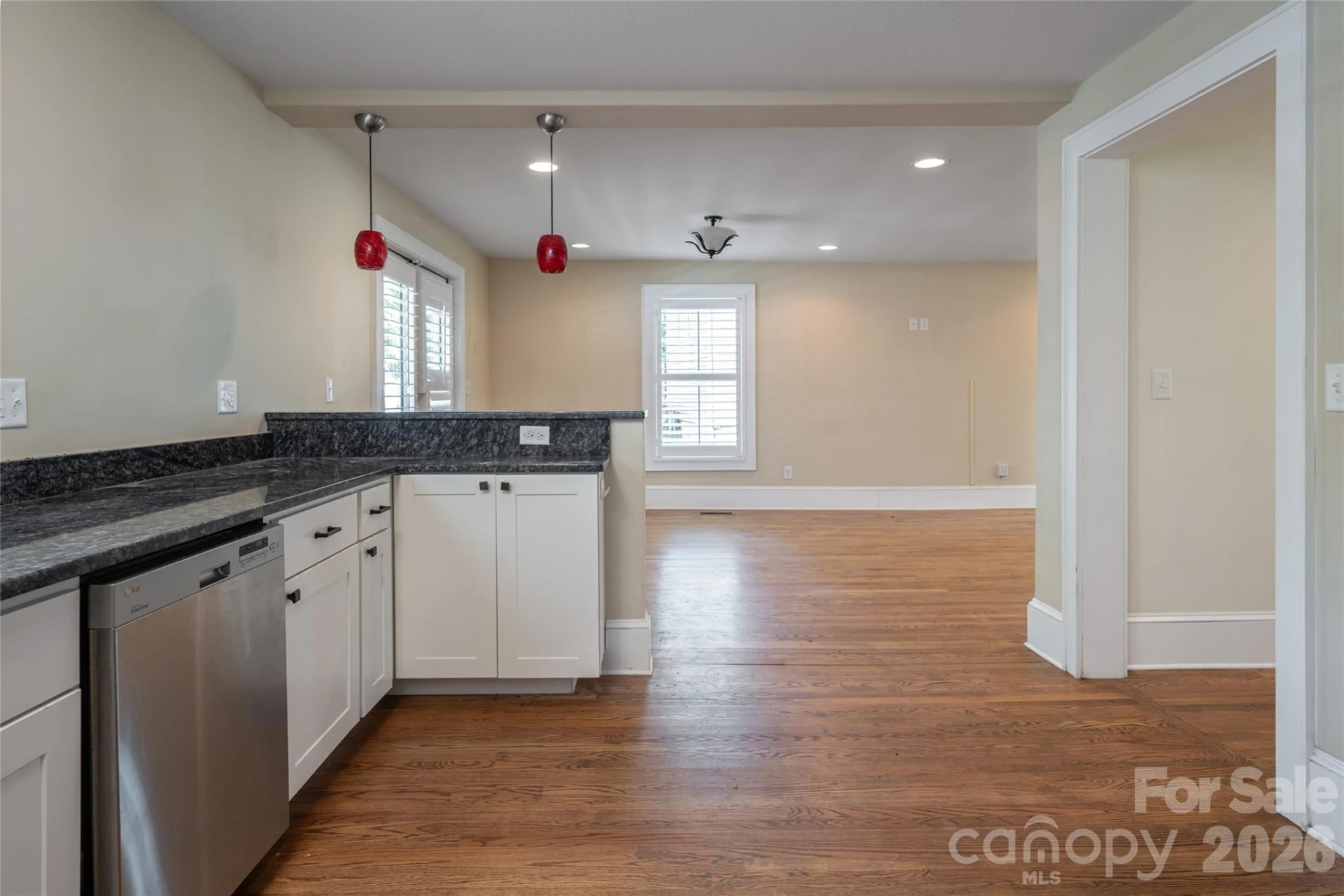 240 S Beaumont Street - Photo 17