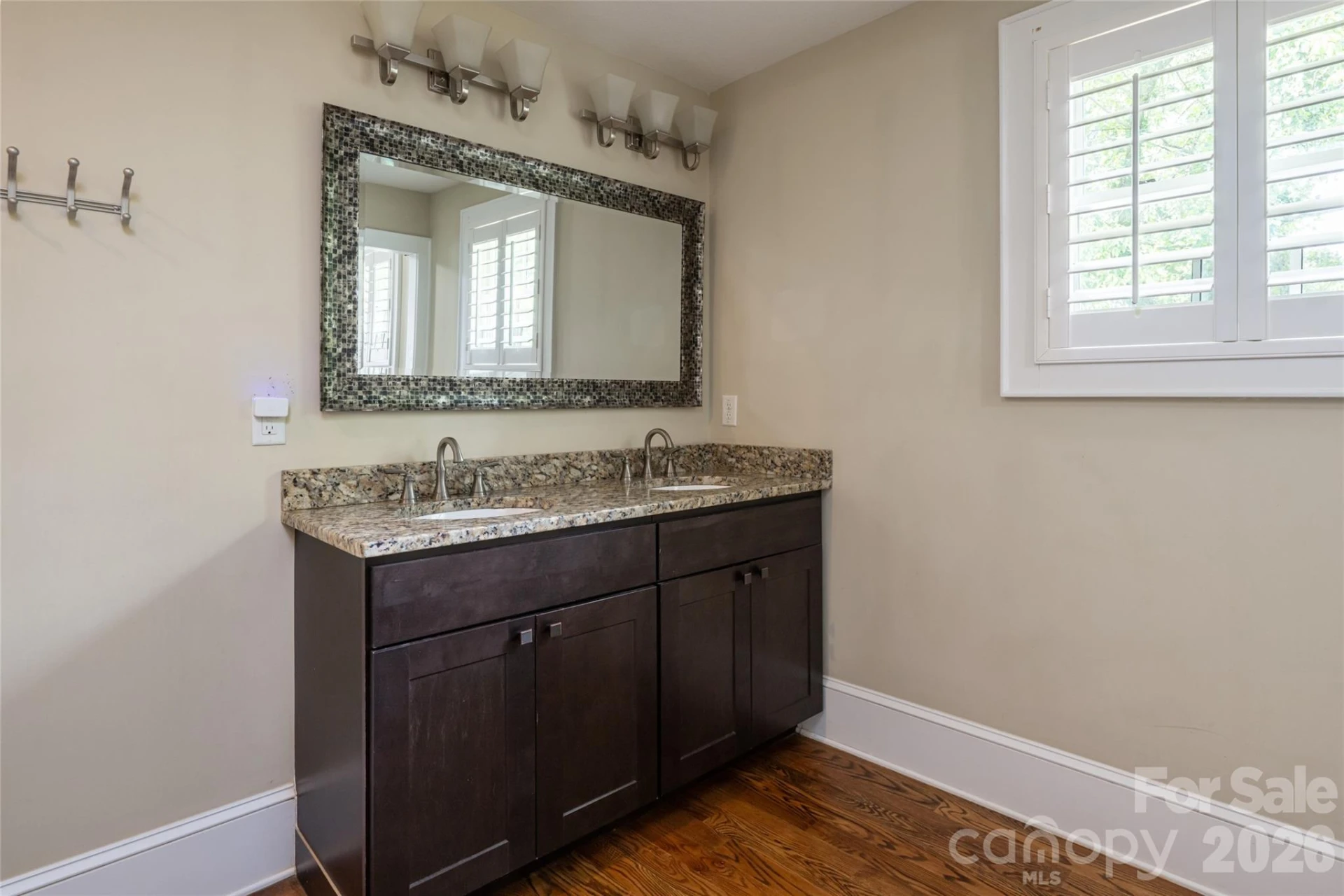 240 S Beaumont Street - Photo 36