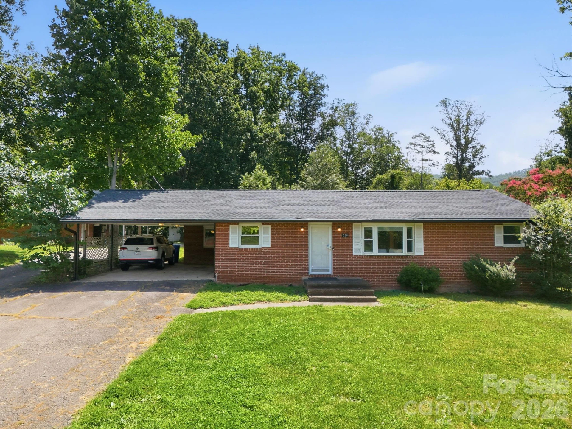 376 School Road E