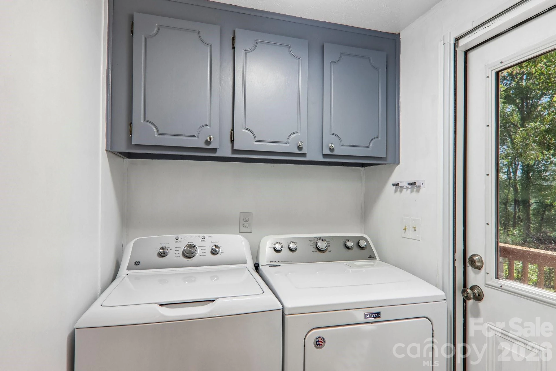 305 Meadowbrook Court - Photo 36