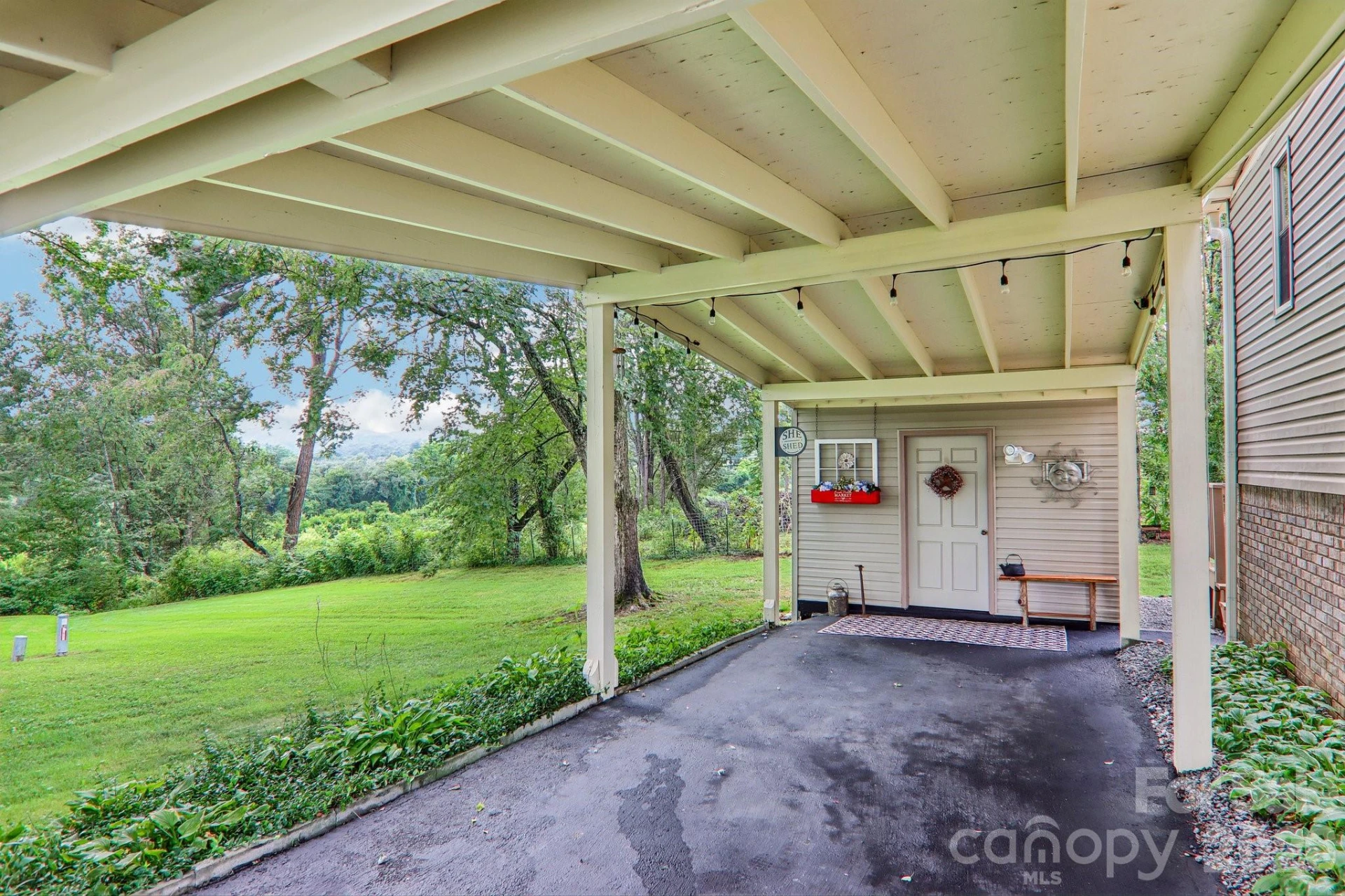 305 Meadowbrook Court - Photo 38