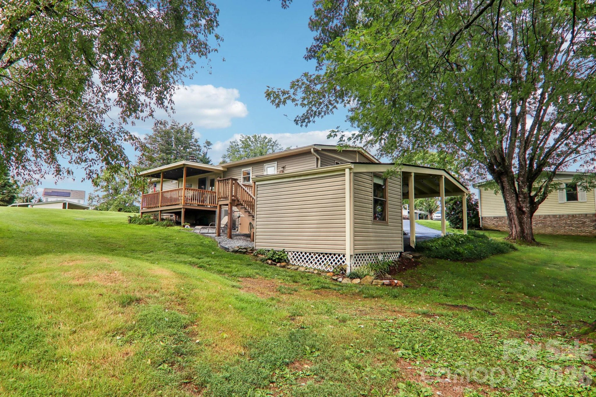 305 Meadowbrook Court - Photo 44
