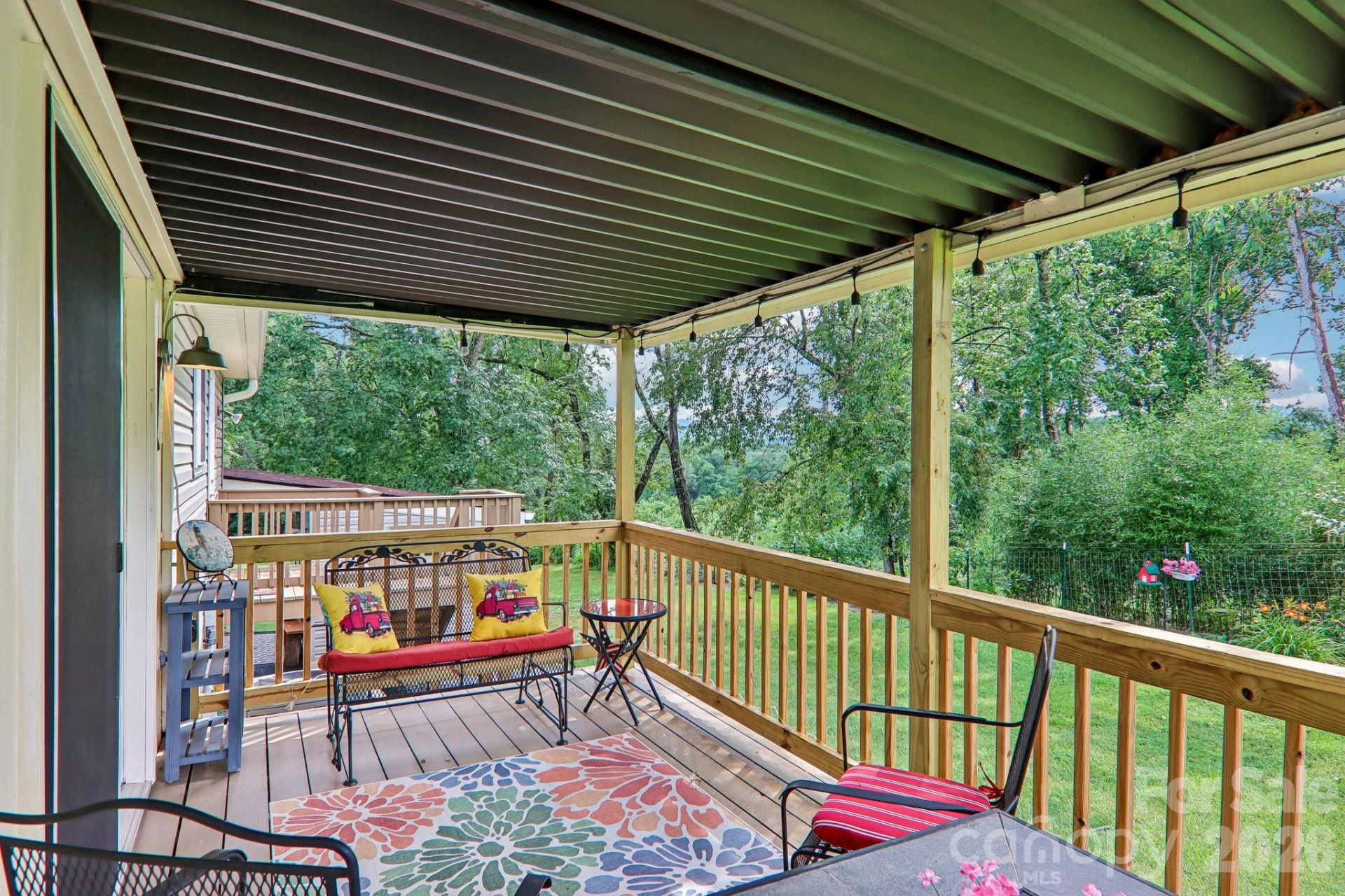 305 Meadowbrook Court - Photo 8