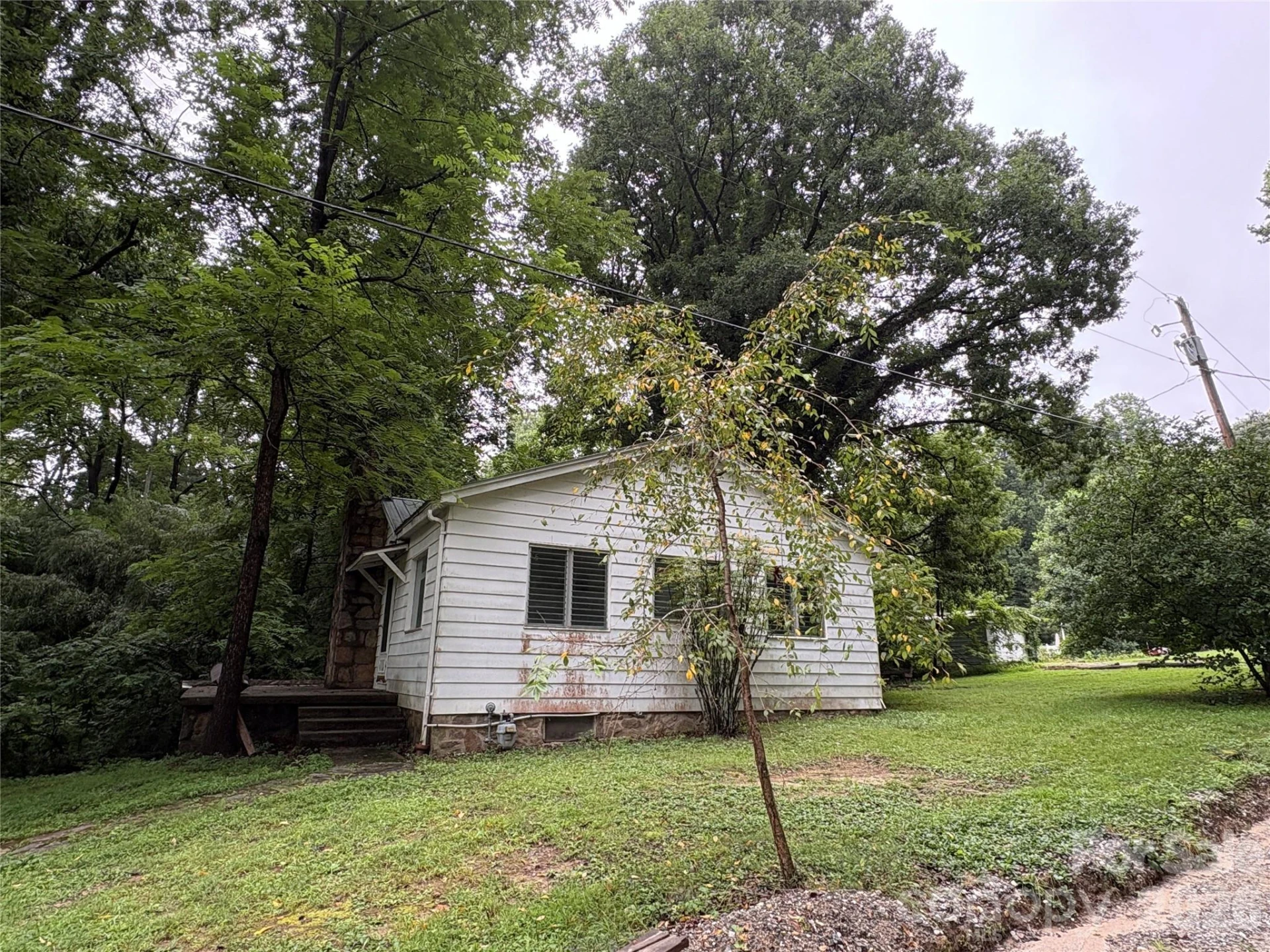 912 Halstead Boulevard - Photo 2