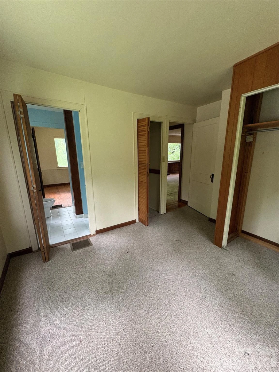 912 Halstead Boulevard - Photo 11