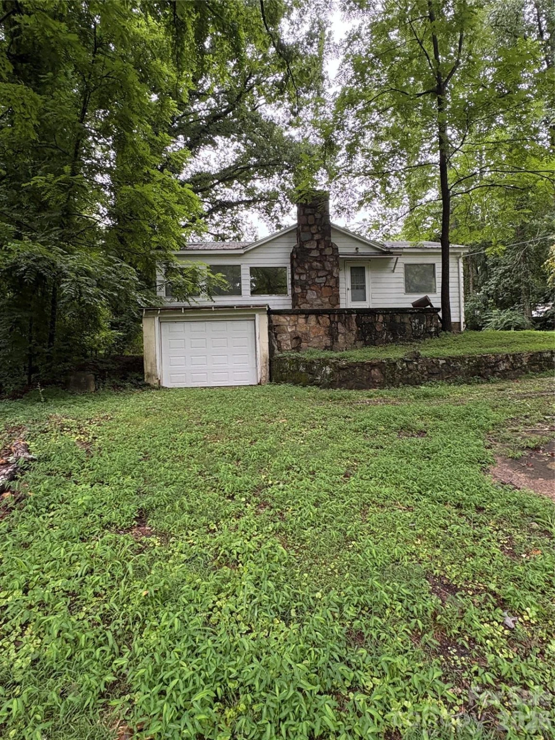 912 Halstead Boulevard - Photo 3