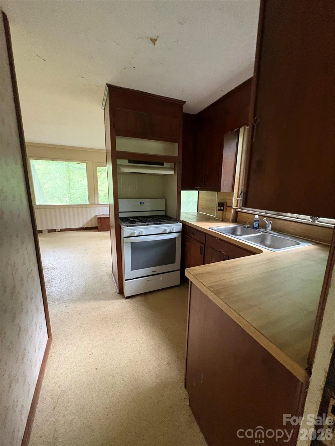 912 Halstead Boulevard - Photo 6