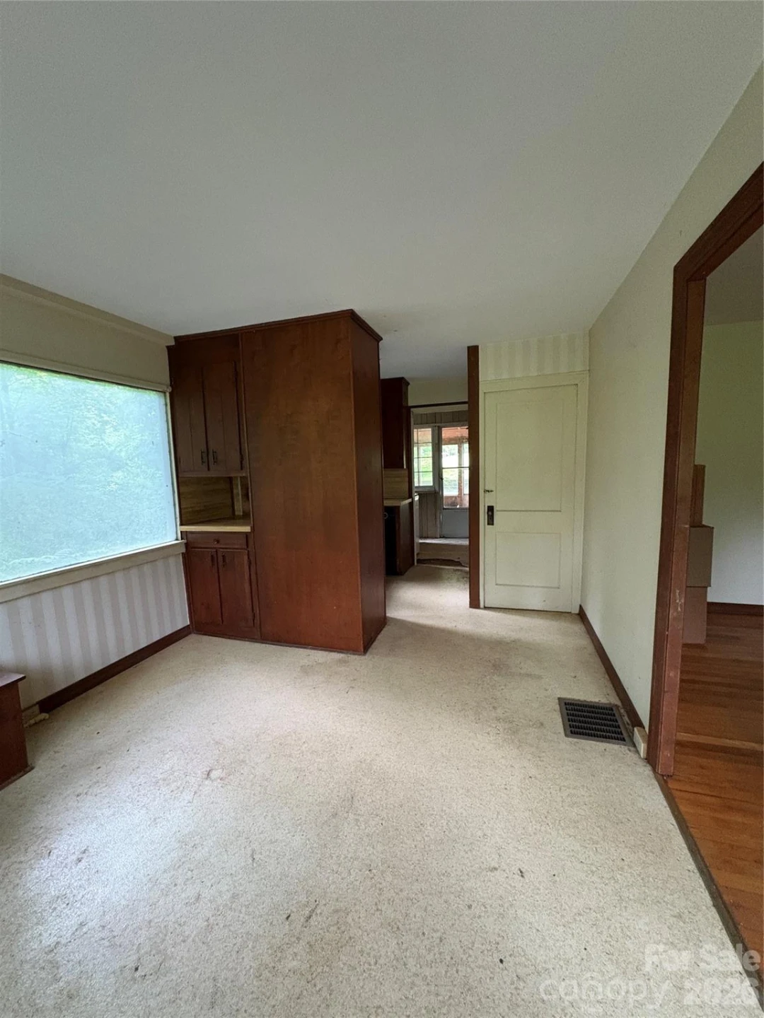 912 Halstead Boulevard - Photo 8