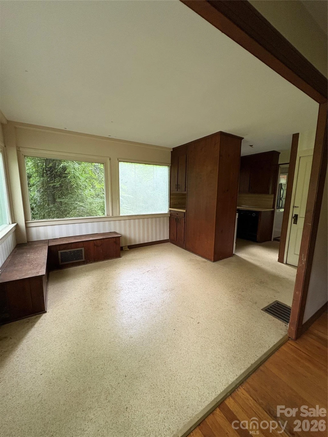 912 Halstead Boulevard - Photo 9