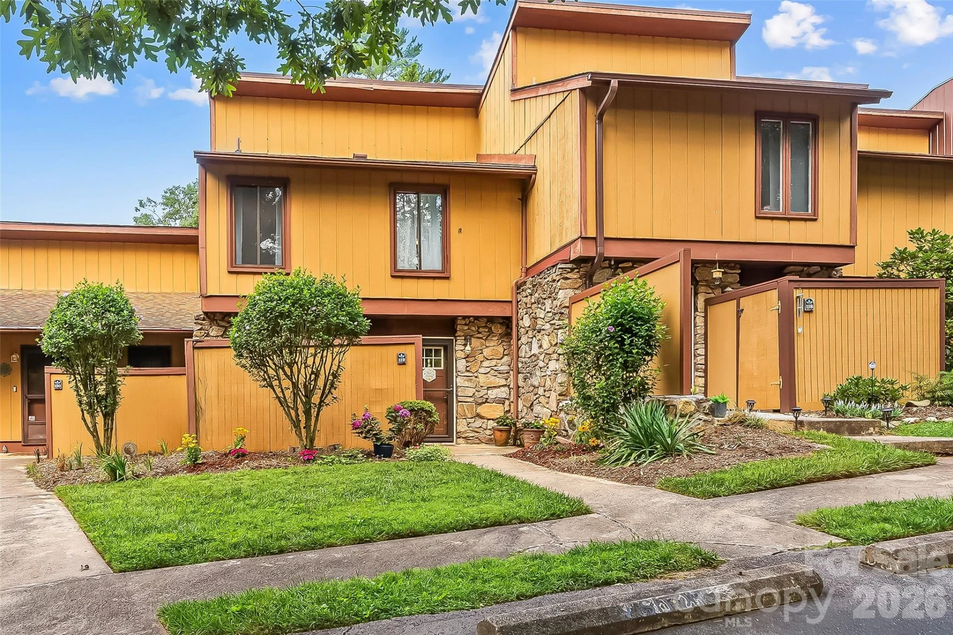 119 Colony Drive - Photo 2
