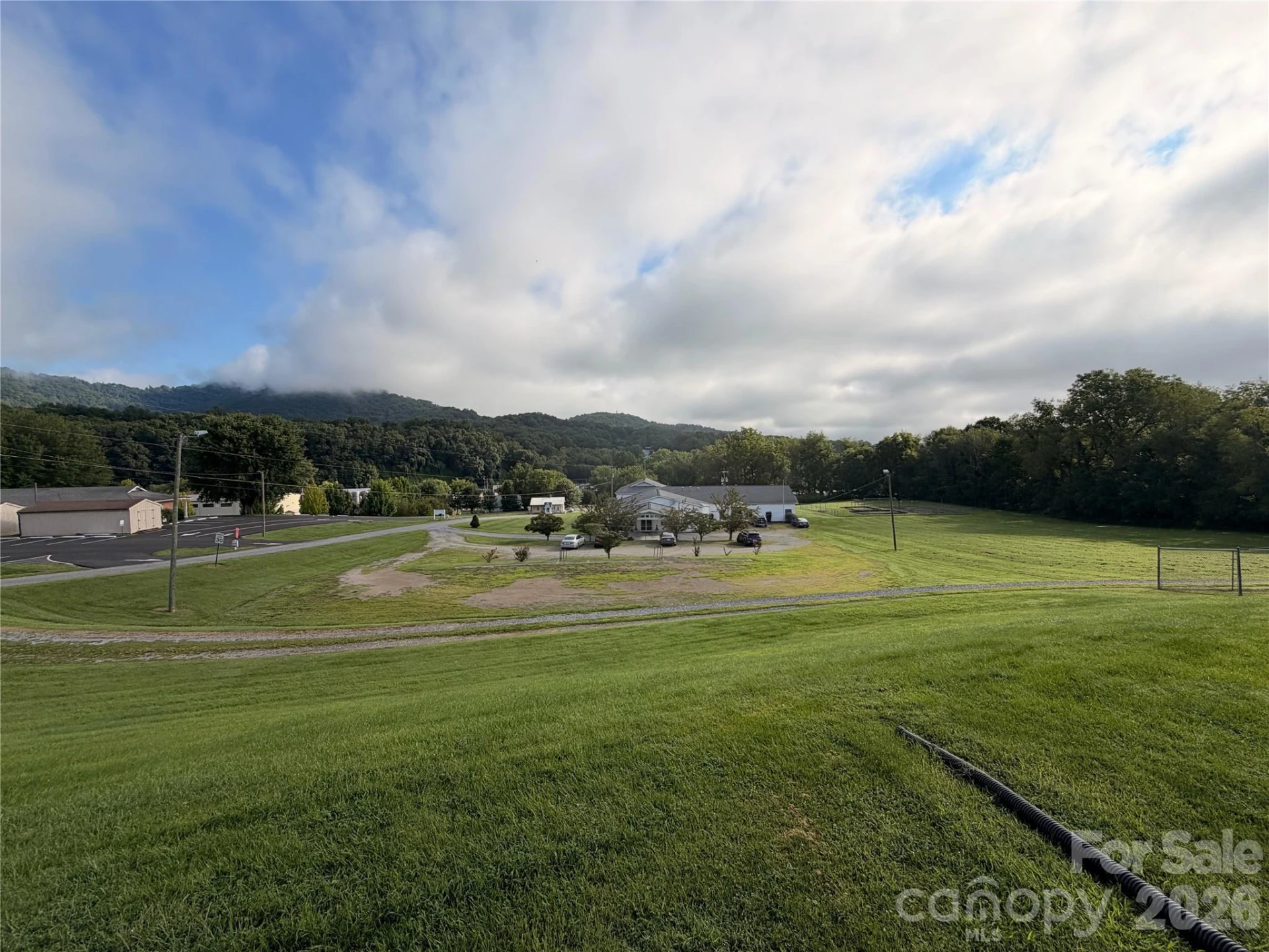 175 Hampshire Drive - Photo 2
