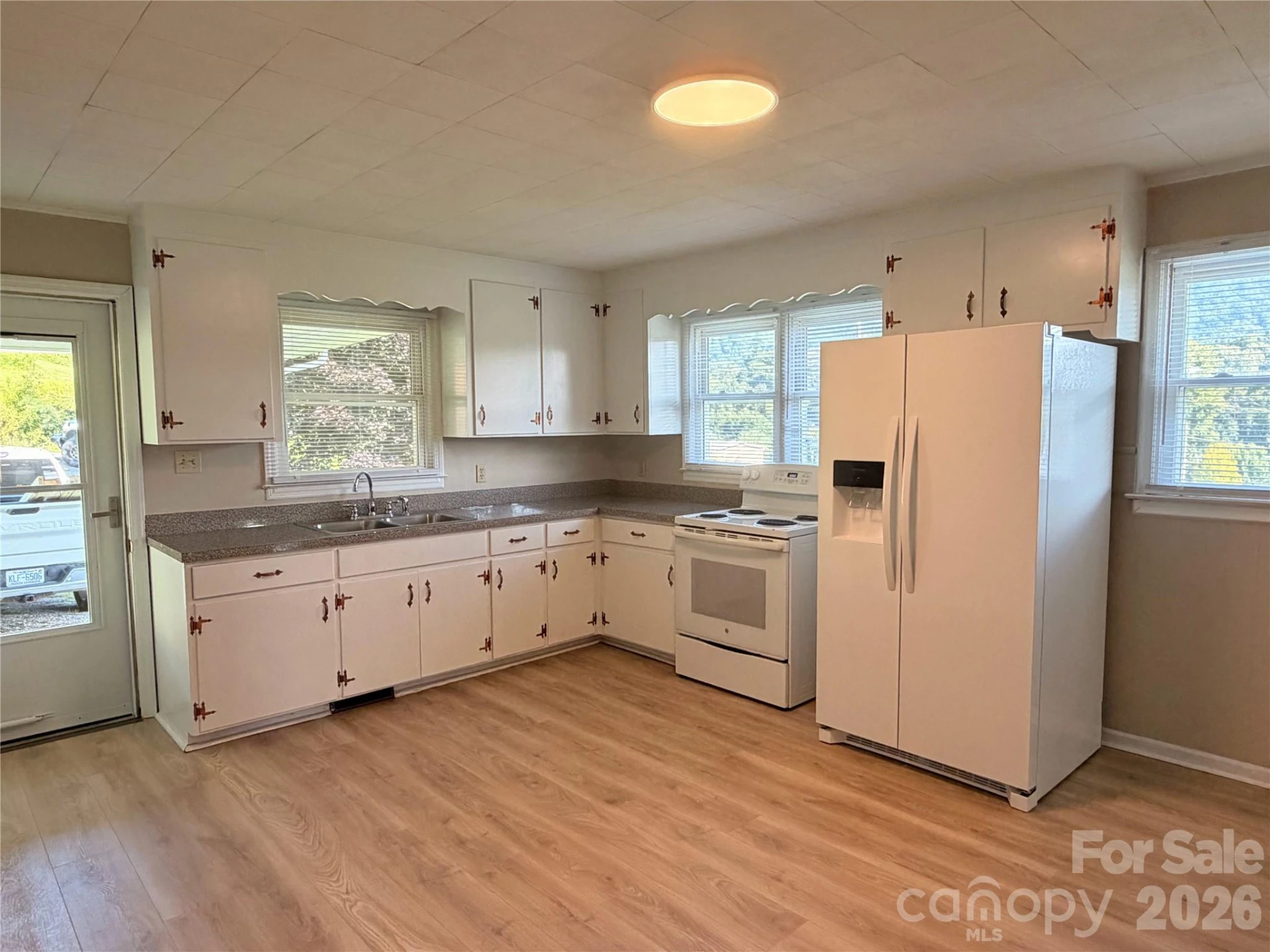 175 Hampshire Drive - Photo 9