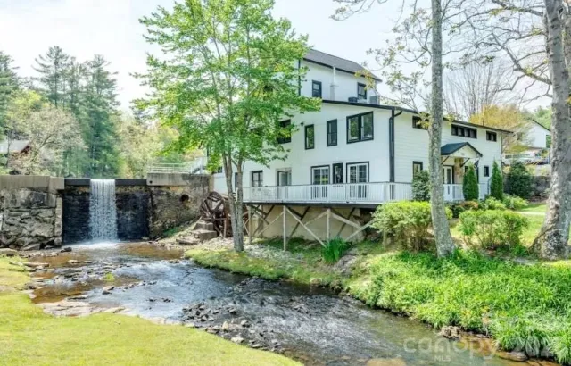 1150 W Blue Ridge Road, Flat Rock, NC, 28731